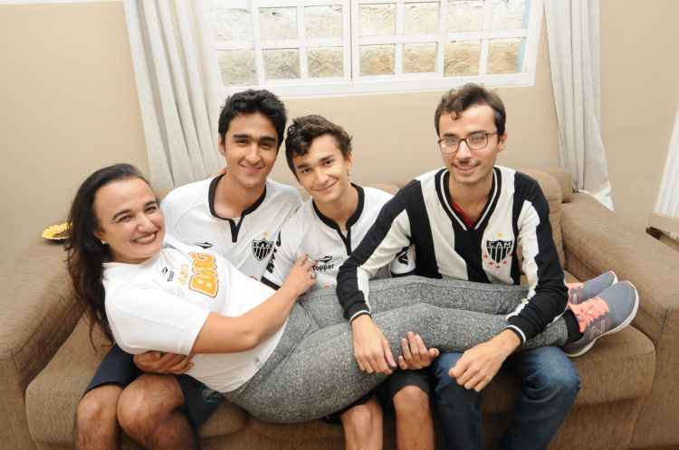 Fanática pelo alvinegro, Vanessa vai antecipar o almoço da família por causa da final do Estadual