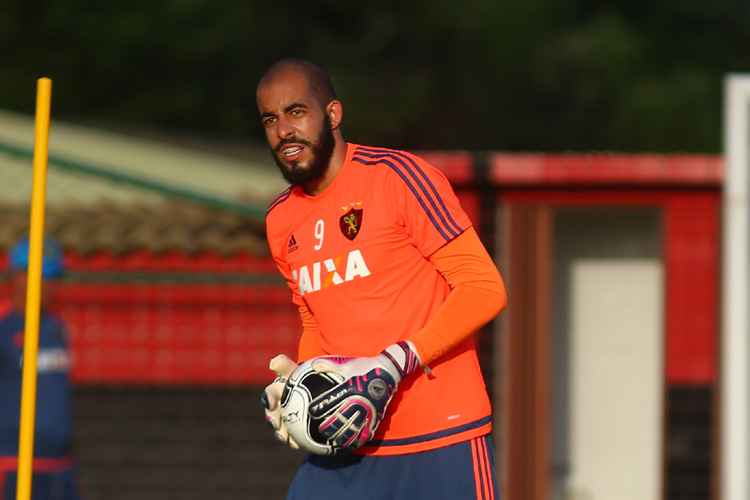 Danilo Fernandes já se despediu do clube, mas multa ainda não foi depositada, segundo dirigente