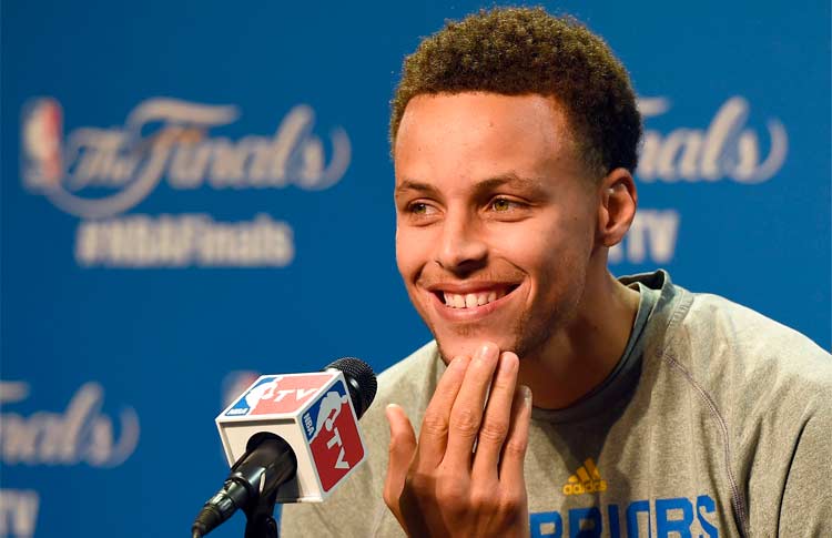 Curry, de 28 anos, foi decisivo para o Warriors alcançar a melhor campanha da temporada regular