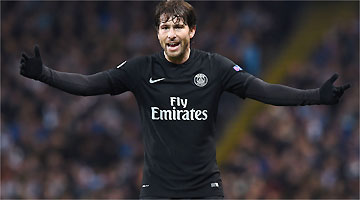 Maxwell é titular do Paris Saint-Germain