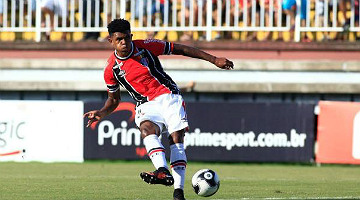 Volante assinará contrato por três anos