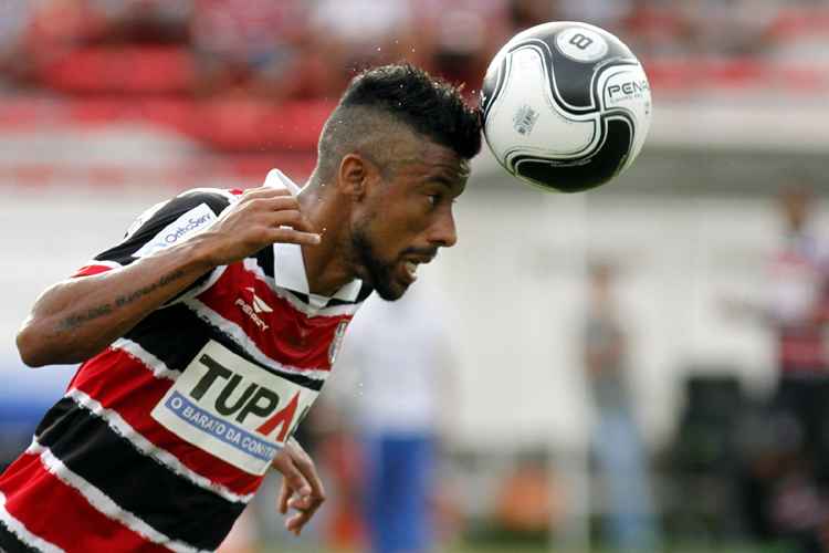 Capitão do time coral contra o alviverde baiano, Léo Moura valoriza união dos jogadores