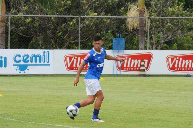 Após lesão contra o Campinense, De Arrascaeta voltou aos treinos e estará à disposição do técnico Paulo Bento