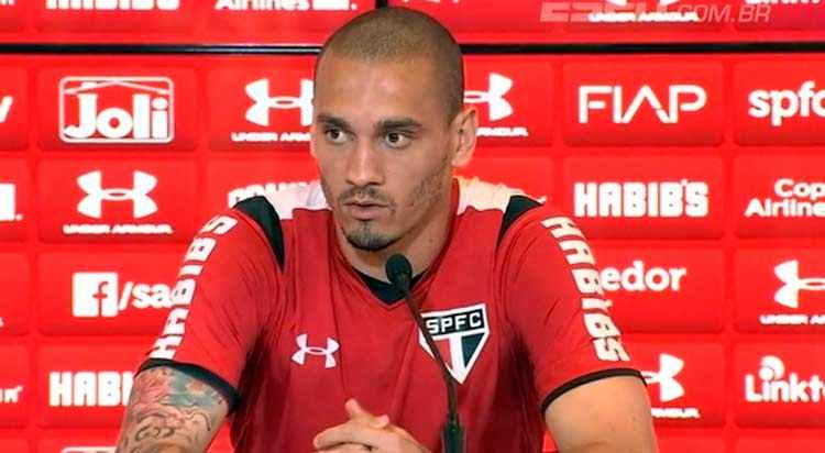 Diretoria do São Paulo tem conversado com dirigentes do Porto para manter Maicon no elenco por mais tempo