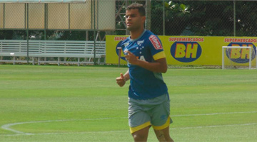 Alisson ainda não se recuperou totalmente não treinou com bola, ficando somente na corrida