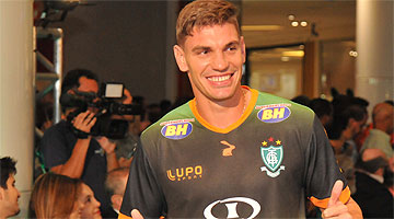 Camisas do ídolo são mais procuradas pela torcida