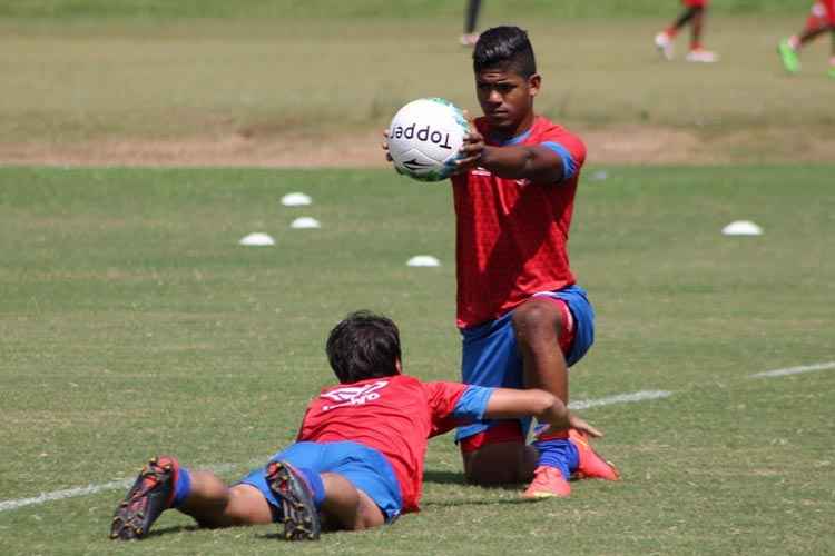 Lateral tem sido titular absoluto no Timbu desde a chegada do técnico Alexandre Gallo