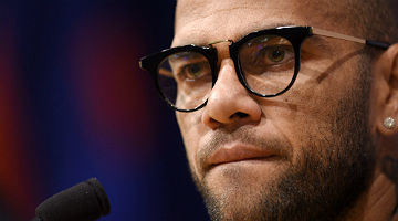 Barcelona ressalta acordo para facilitar liberação de Daniel Alves após a temporada