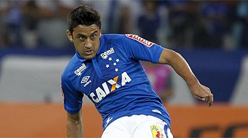 Robinho costuma jogar bem contra o São Paulo