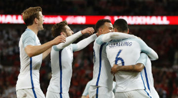 Gol de Smalling definiu vitória inglesa