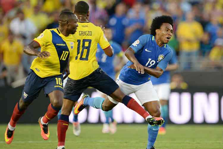 Willian buscou o jogo na ausência de Neymar, mas faltou poder de fogo à Seleção Brasileira