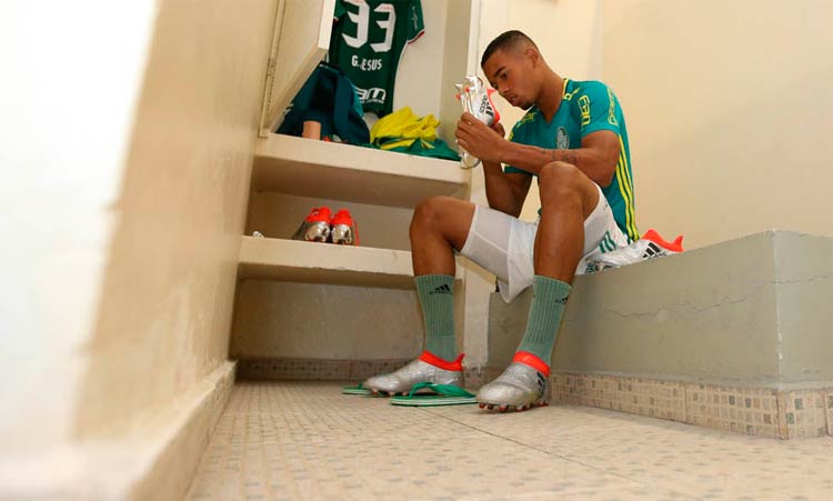 Gabriel Jesus segue como a esperança de gols no ataque do Palmeiras, no jogo contra o Flamengo