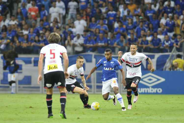 Elber admitiu atuação do Cruzeiro abaixo do esperado e lamentou erros da equipe frente ao São Paulo