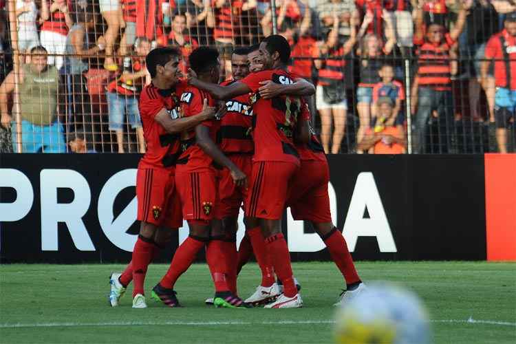 Leão empatou o jogo com gol de Diego Souza e por pouco não conseguiu a virada nos minutos finais