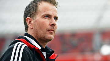 Bayer Leverkusen e Bochum prestaram condolências a Sascha Lewandowski