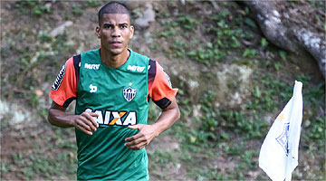 Leonardo Silva pode voltar ao time no domingo