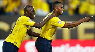 Antonio Valencia comemora gol marcado sobre Haiti pela terceira rodada