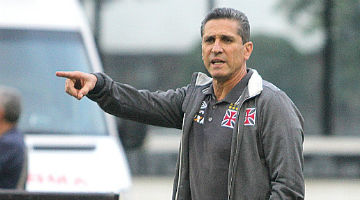 Jorginho tem tido pouco tempo para corrigir erros