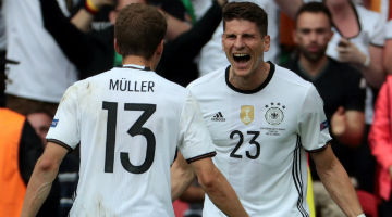 Mario Gomez marcou o gol alemão