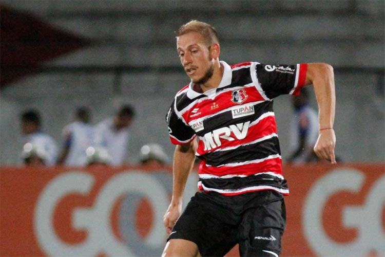 "Por mais que o resultado não venha, estamos trabalhando bem", afirmou o volante coral Uillian Correia