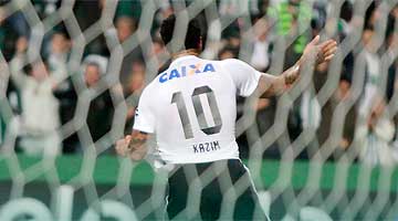 Atacante entrou no segundo tempo e mostrou oportunismo ao deixar a marca no clássico