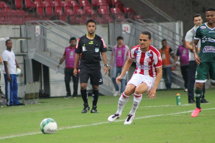 João Ananias retorna após 234 dias afastado, recuperando-se de uma lesão no ligamento cruzado do joelho