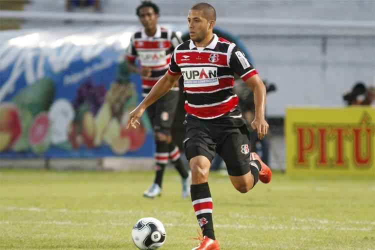 Dedé é o segundo atleta que é negociado para deixar o Arruda e acaba retornando ao clube dias depois