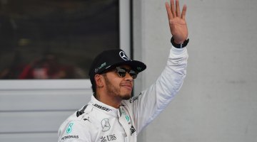 Hamilton celebra o 1º lugar no grid de largada