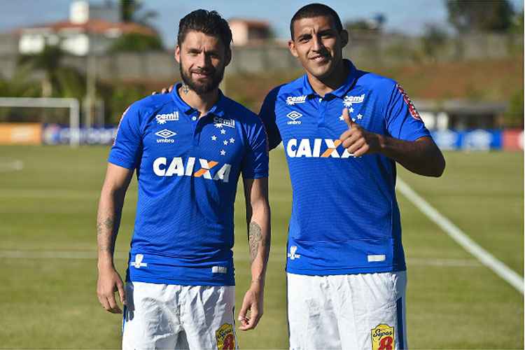 Rafael Sóbis e Ramón Ábila, reforços para o setor ofensivo do Cruzeiro, serão apresentados este domingo