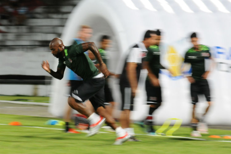 Atacante Grafite vem perdendo gols, nas últimas rodadas, que estão fazendo falta para o Santa Cruz