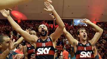 Olivinha e Marcelinho Machado foram campeões do NBB em 2015/2016
