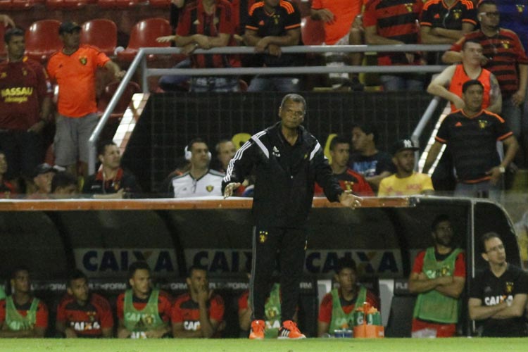 "Oswaldo tem bastante habilidade para conseguir mudar essas situação", falou, otimista, Luiz Alberto