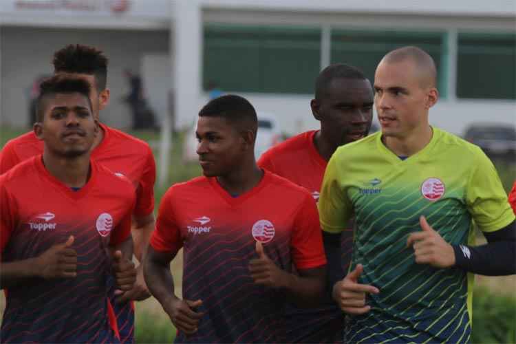Jefferson Nem (C) não marca gols pelo Náutico desde a oitava rodada, quando balançou as redes do Paraná