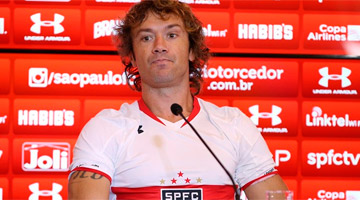 Diego Lugano, de 35 anos, será titular contra o time colombiano, na vaga de Maicon, suspenso