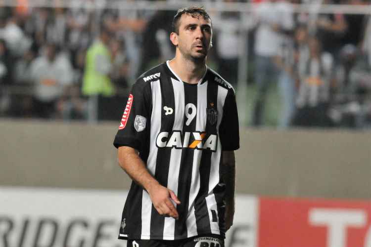 Atlético recebeu proposta milionária do futebol chinês pelo atacante Lucas Pratto