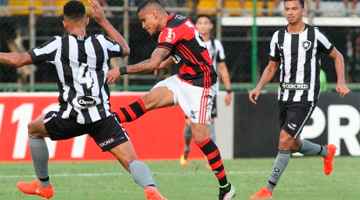 Everton marcou o primeiro gol do Flamengo, no clássico que terminou empatado com o Botafogo