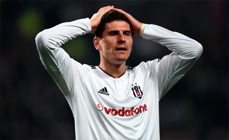 Mário Gómez, de 31 anos, marcou 26 gols na última temporada e ajudou o Besiktas a ser campeão nacional