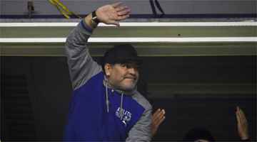 Maradona diz sentir falta dos papos com os jogadores e, até, dos jornalistas