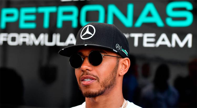 O inglês Lewis Hamilton comandou a dobradinha da Mercdes na atividade inicial no Hungaroring