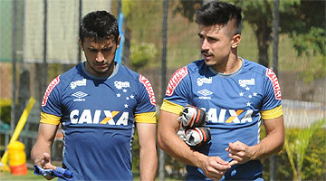 Robinho e Willian foram relacionados por Bento