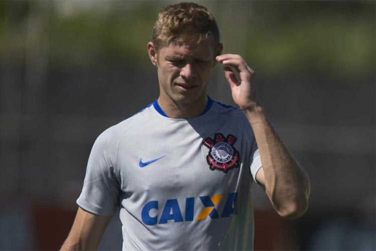 Meio-campista gostaria de voltar ao Sport, porém impasse financeiro com a diretoria paulista é entrave
