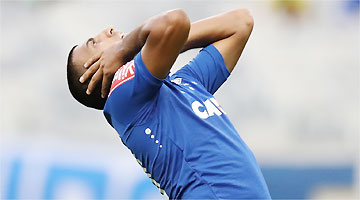 Cruzeiro precisa dos gols de Ábila nesta noite