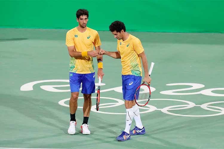 Bellucci e André Sá começaram bem, mas não impediram a reação dos italianos e caíram na segunda rodada