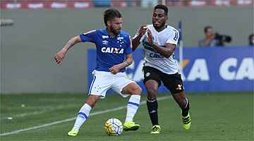 Rafael Sobis teve atuação discreta contra o Coritiba, neste domingo, no Independência