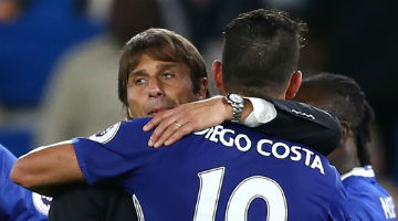 Conte comemora co gol com Diego Costa