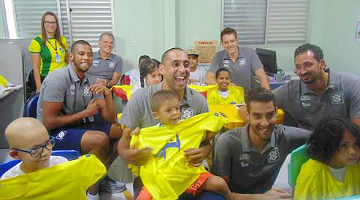 Camisa da Seleção Brasileira para instituição que cuida de crianças com câncer será leiloada