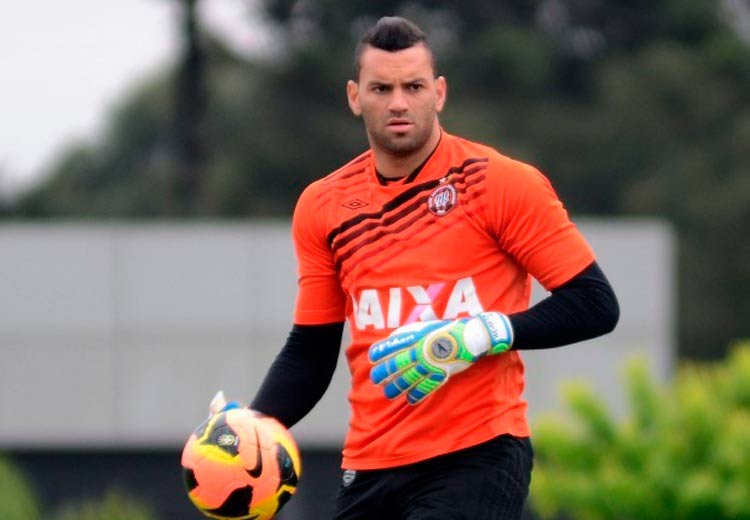 Depois de defender um pênalti na decisão dos Jogos do Rio, goleiro Weverton está volta ao Atlético-PR