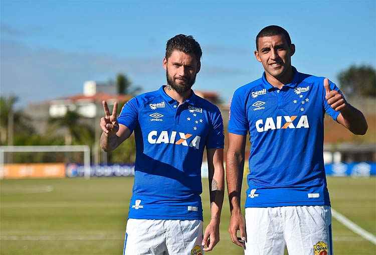 Sóbis, vindo do Tigres do México, e Ábila, do Huracán, foram alguns dos reforços do Cruzeiro na janela