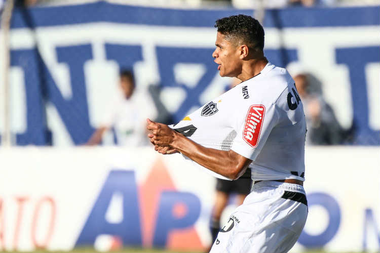 Náutico é cadastrado na CBF como clube formador do lateral esquerdo Douglas Santos