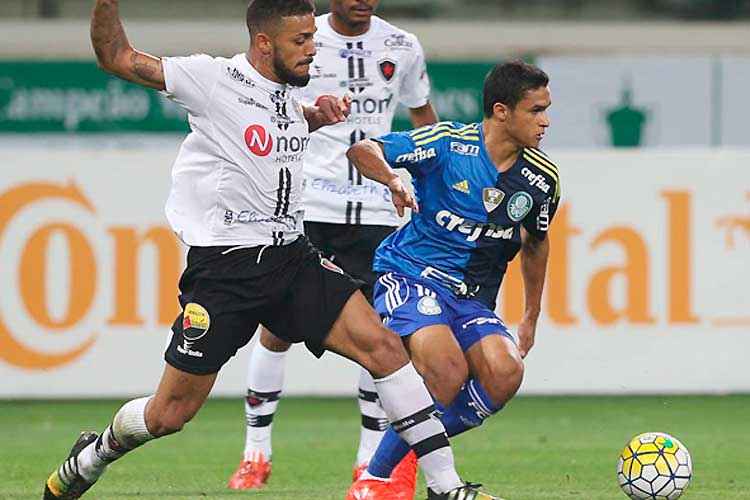 Palmeiras usou força máxima e, com uniforme lembrando o último título da Copa do Brasil, goleou em casa
